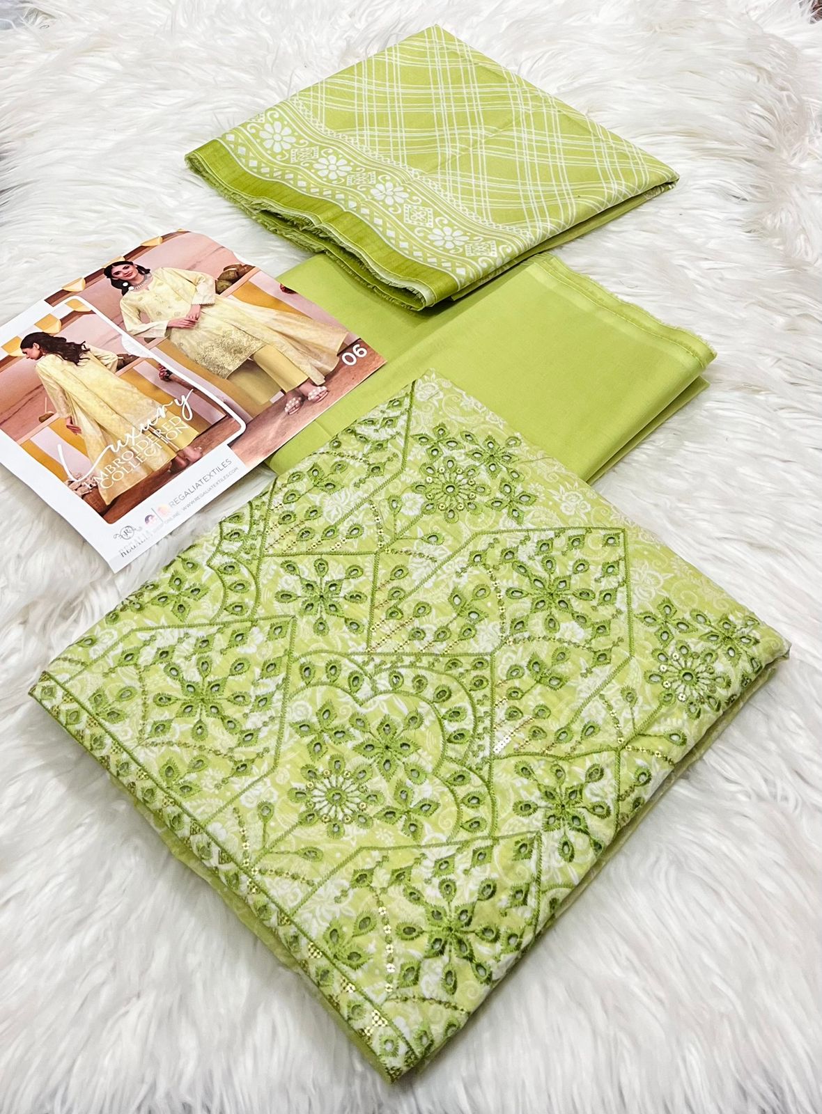 3-PC Lawn Chicken Kari